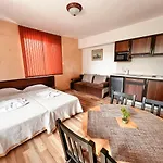 Chrystal Guest house 2*